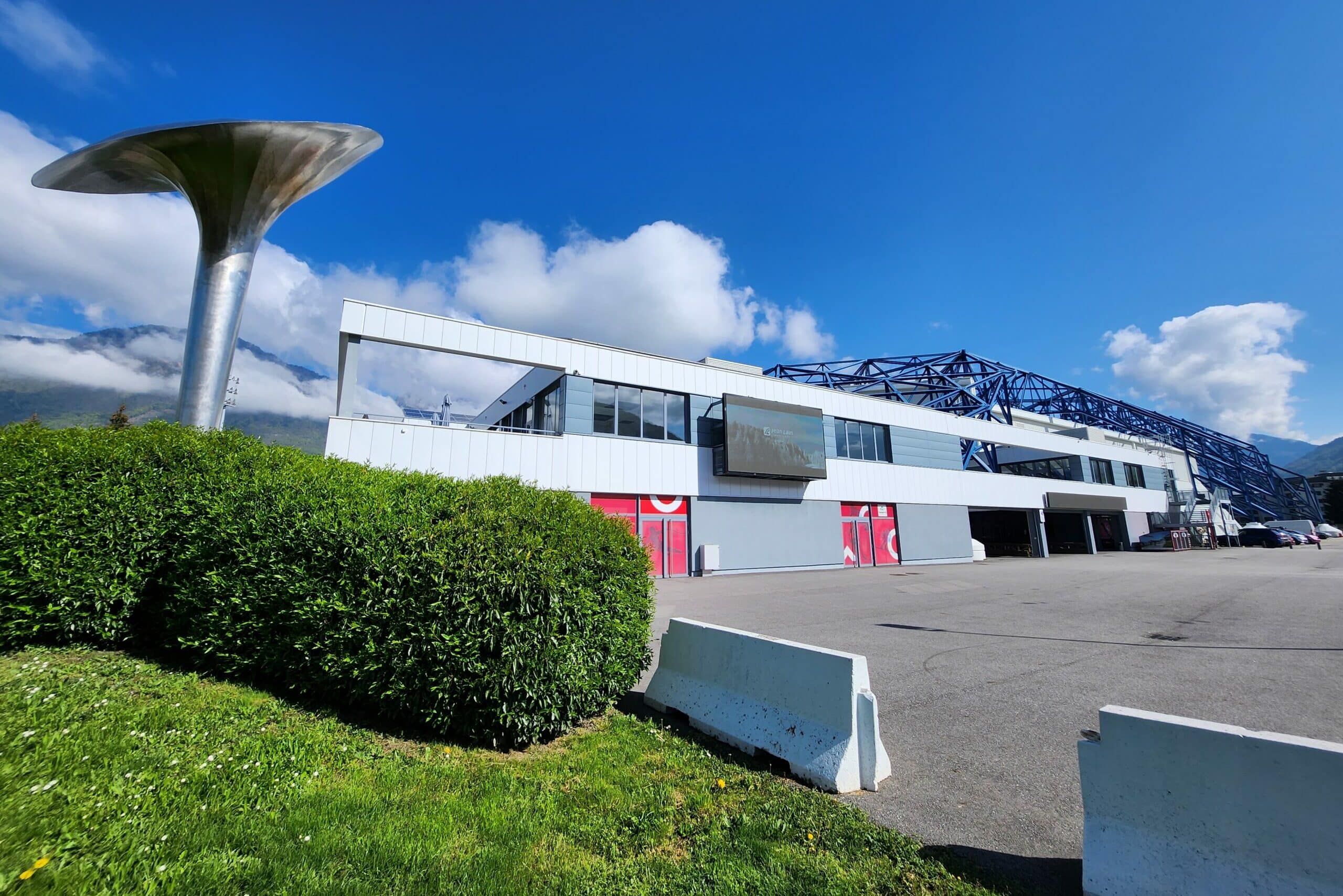 Halle Olympique Albertville extérieur parking