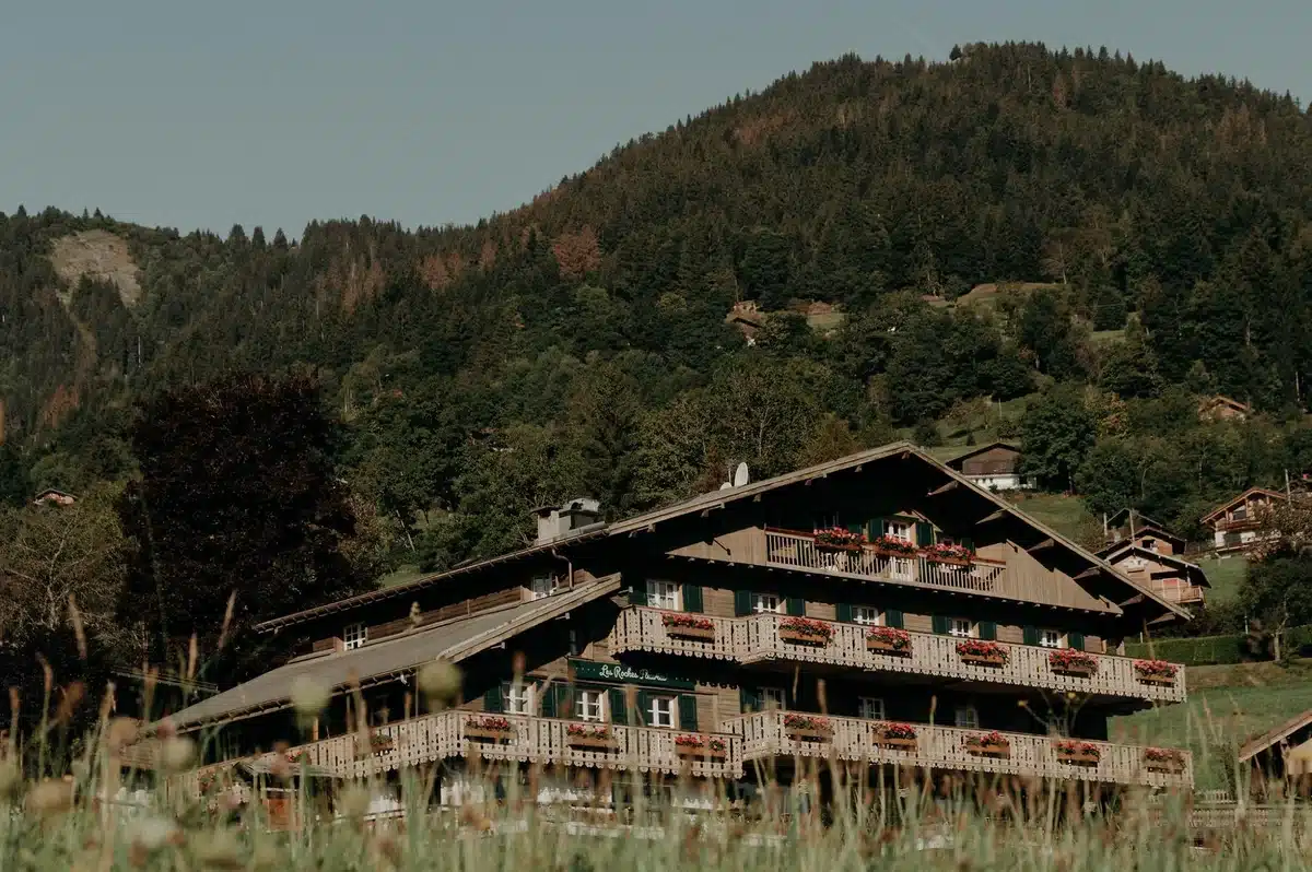 façade chalet hôtel Les Roches Fleuries Cordon Haute-Savoie