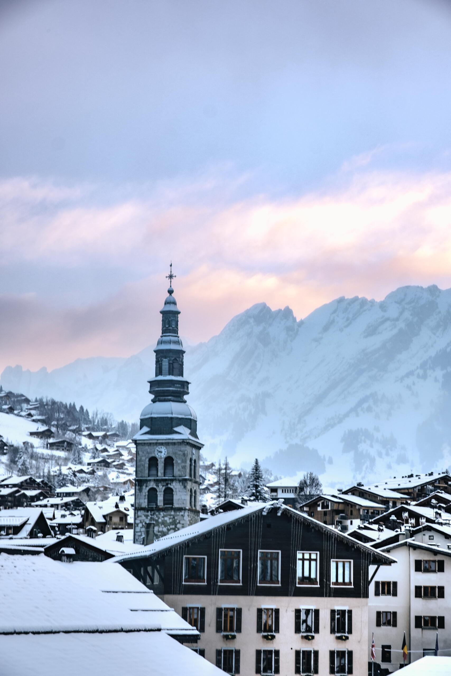 Village la Cluz hiver montagne clocher