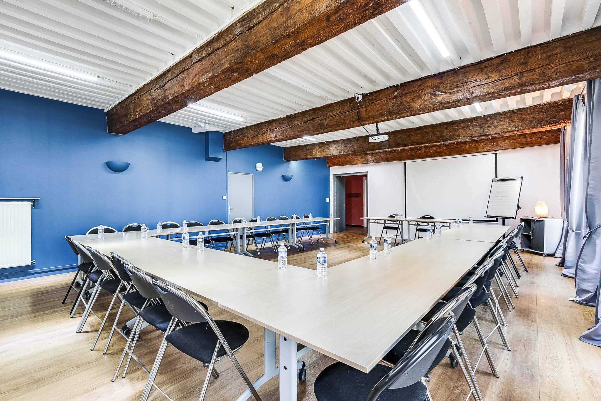 salle réunion en U espace ouest lyonnais moderne professionnelle Lyon