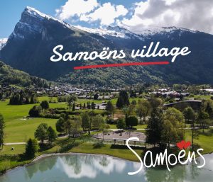 Vue panoramique du village de Samoëns en Haute Savoie, au cœur des Alpes.
