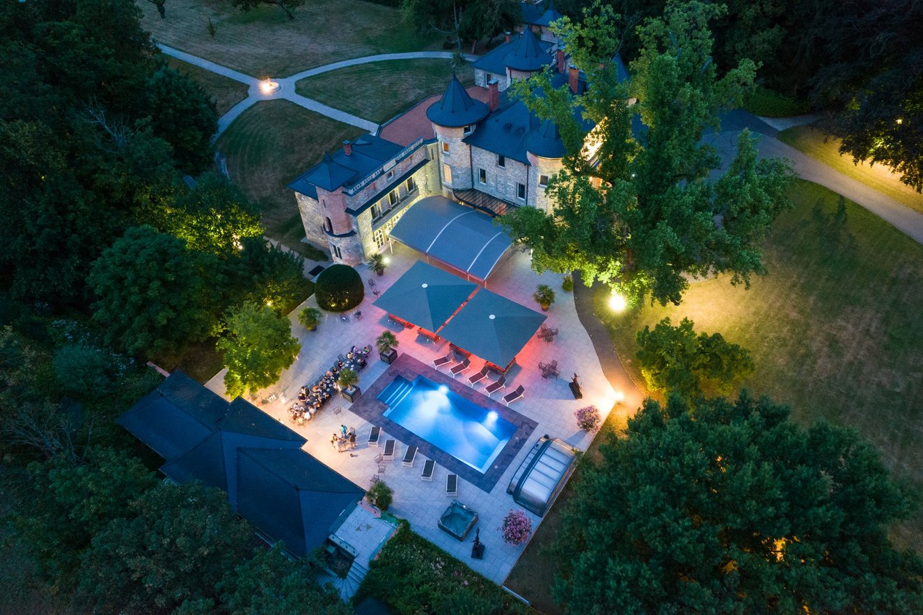 Château de Servolex événement séminaire réception luxe piscine éclairée