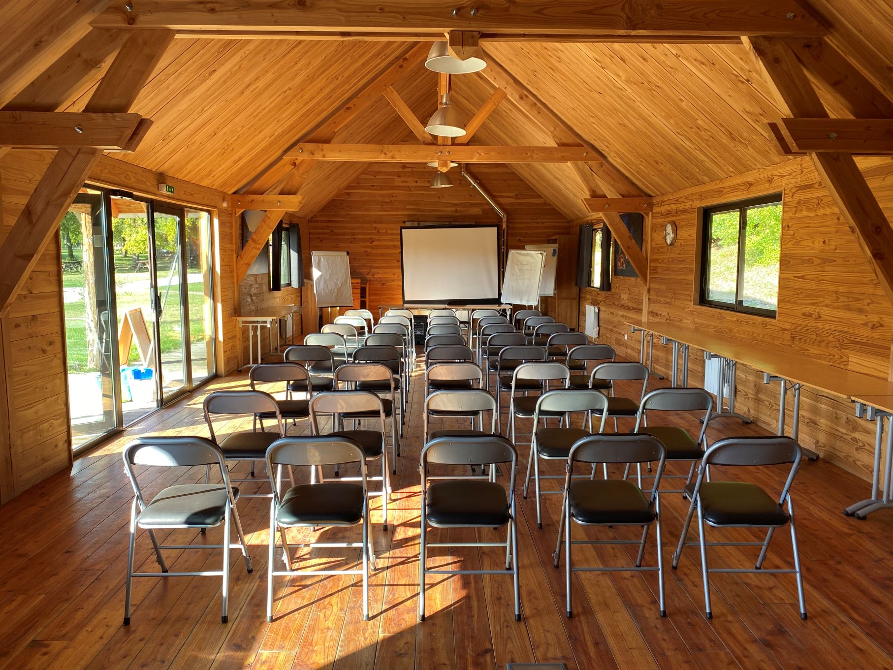 salle séminaire bois Huttopia Dieulefit