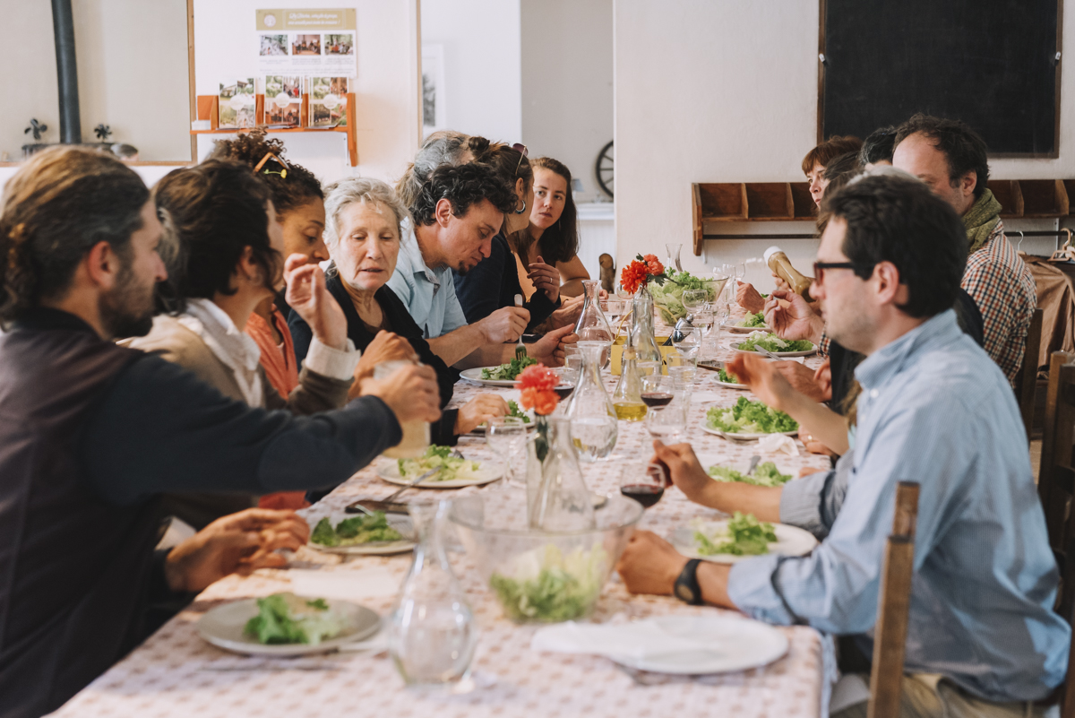 Repas en groupe, table, convivialité, Les Blaches, Ardèche