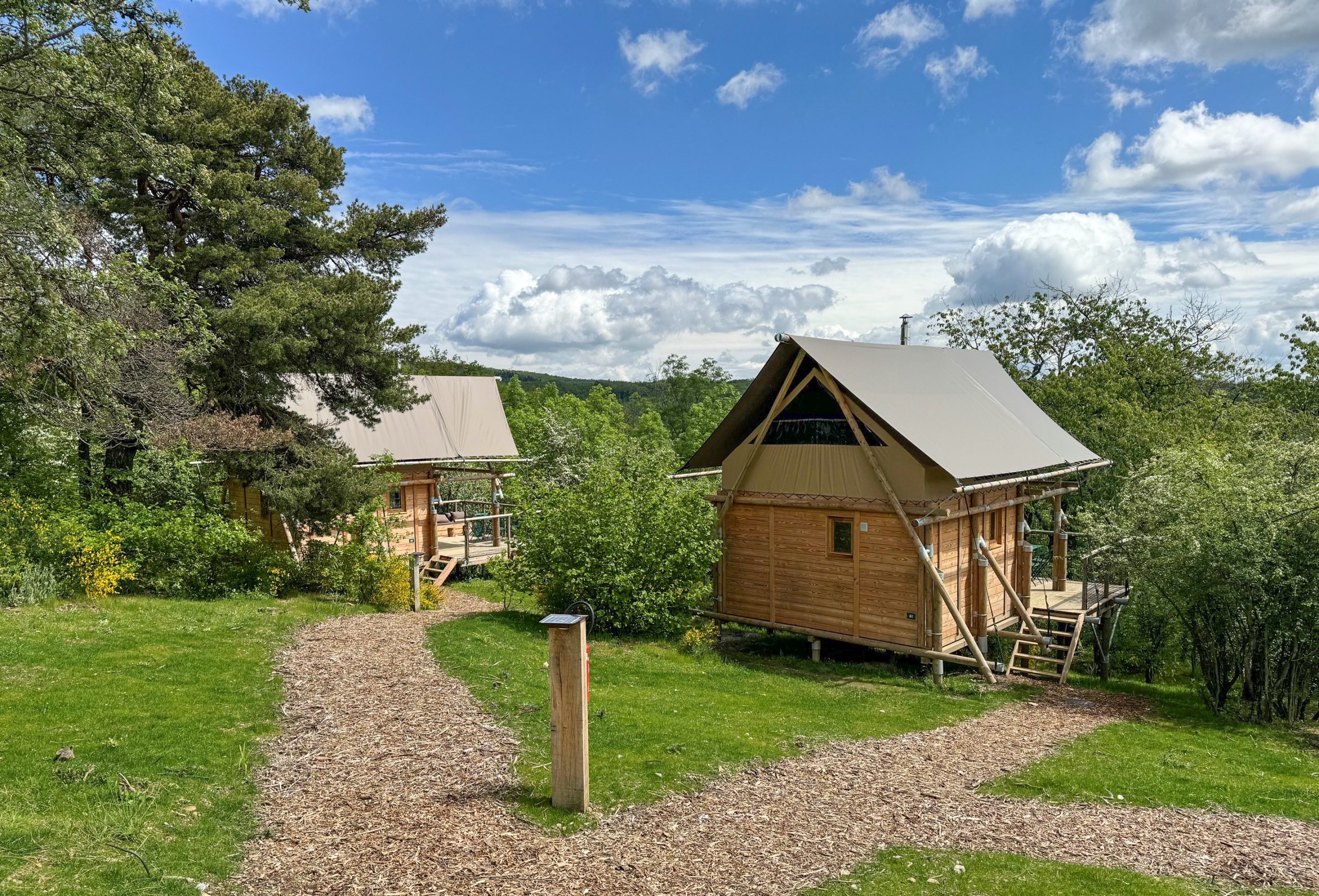 Tentes et chalets à Huttopia Pays de Condrieu