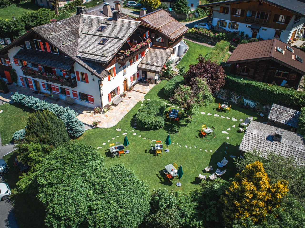 Chalet-Hôtel Gai Soleil vue aérienne jardin