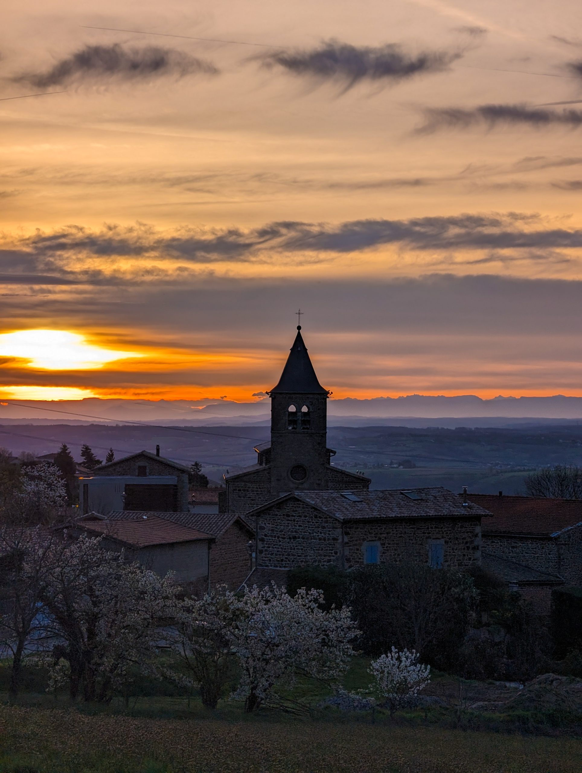 Coucher soleil clocher Chateau de Villars