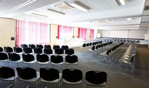 Salle de réunion équipée pour accueillir vos séminaires et conférences à Lyon.