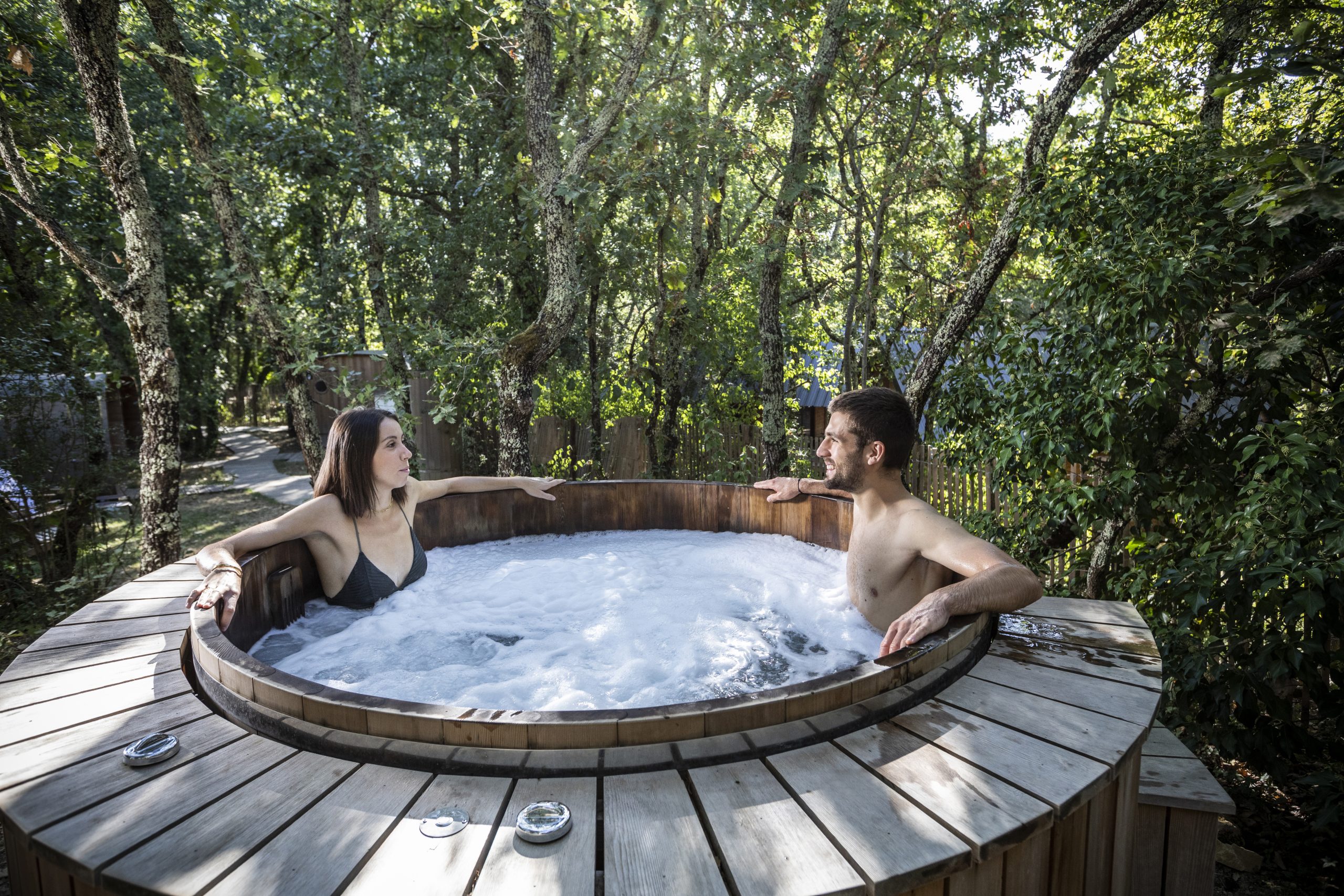 Spa en plein air à Huttopia Sud Ardèche