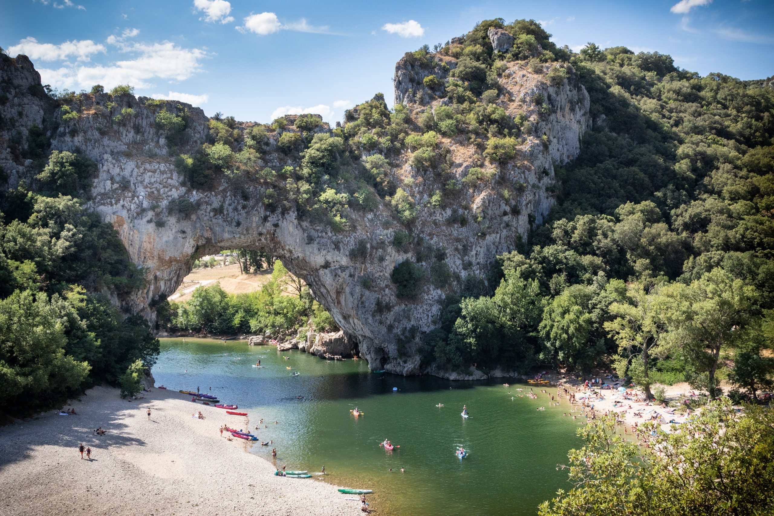 Vue imprenable sur les reliefs ardéchois