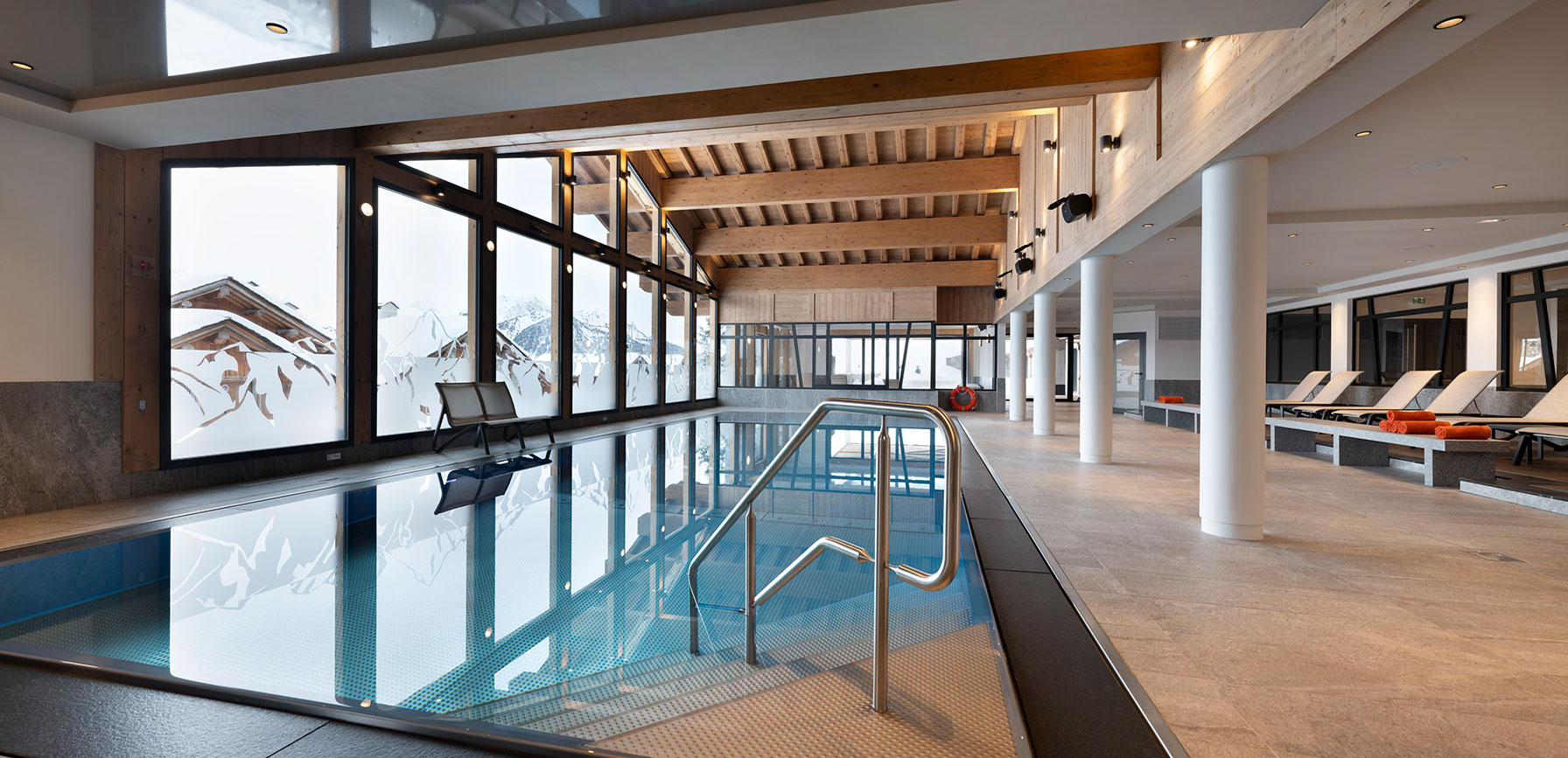 piscine intérieure hôtel Alpen Lodge MGM