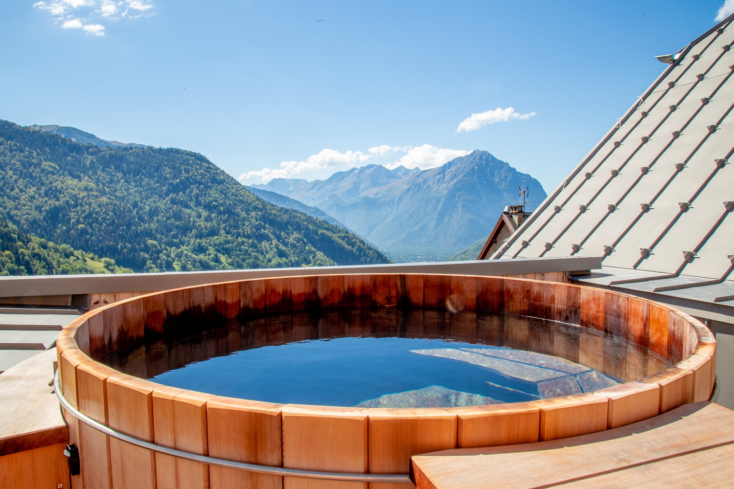 V de Vaujany Bain Nordique vue terrasse montagne détente