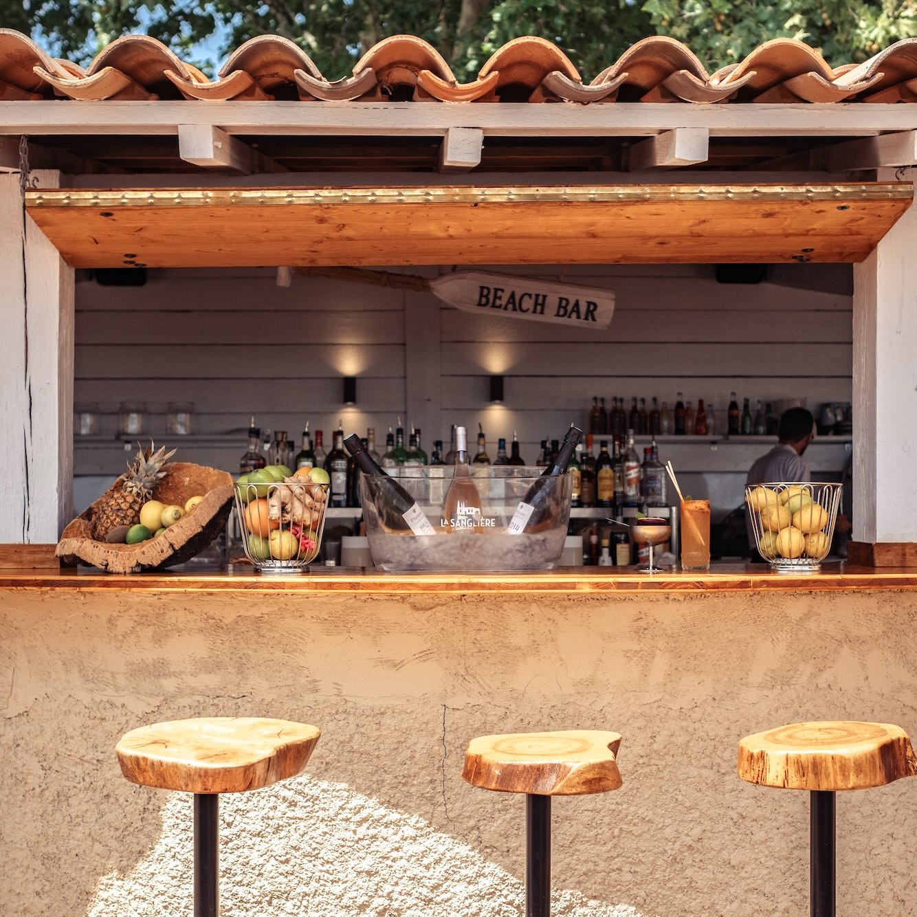 bar extérieur hôtel Surplage Cavalière