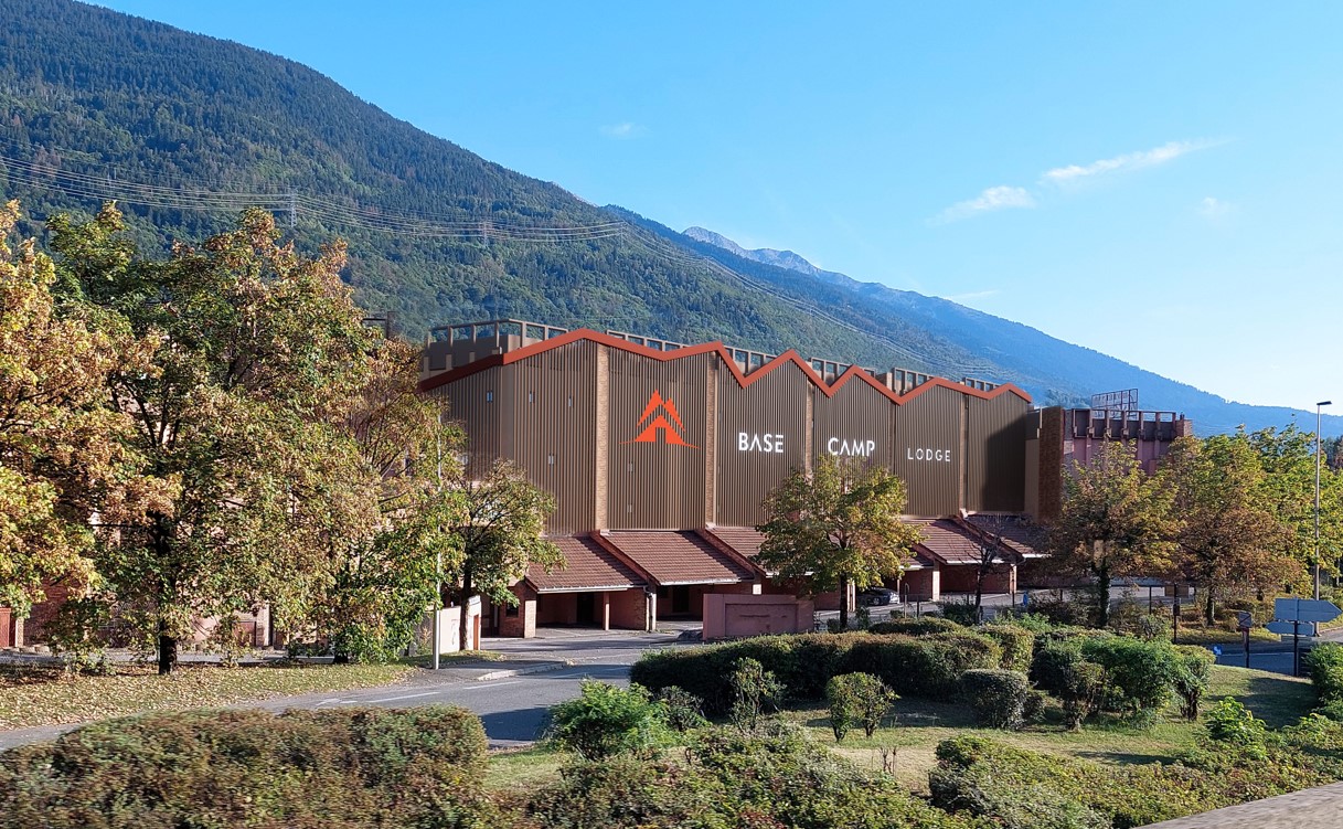 Extérieur du Base Camp Lodge à Albertville