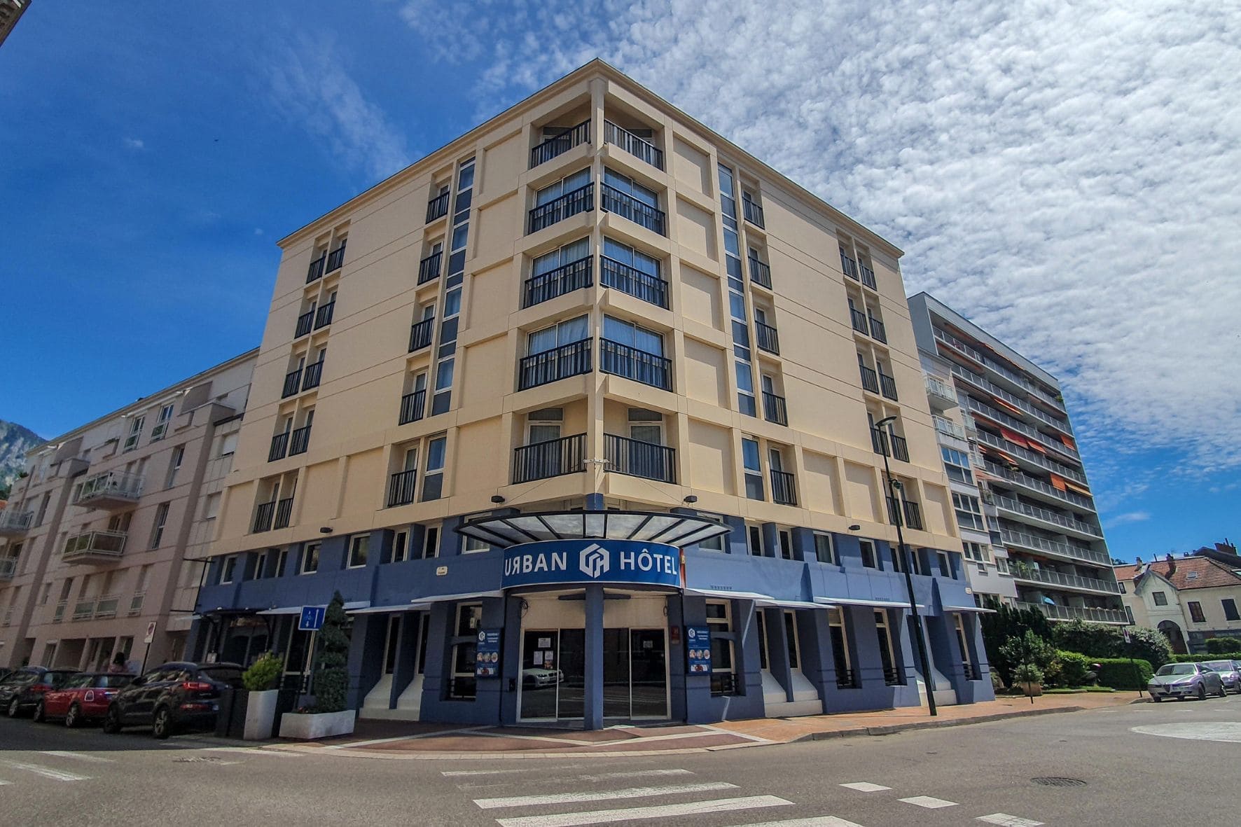 urban hotel facade extérieur aix les bains