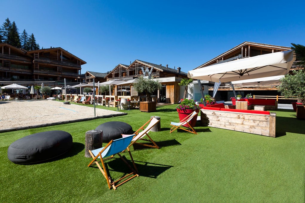 terrasse plage W Verbier chaises longues détente