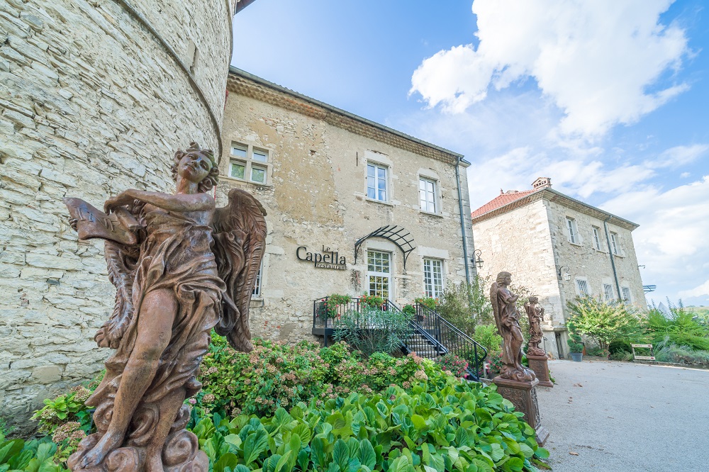 façade mur Chateau Chapeau cornu extérieur cour