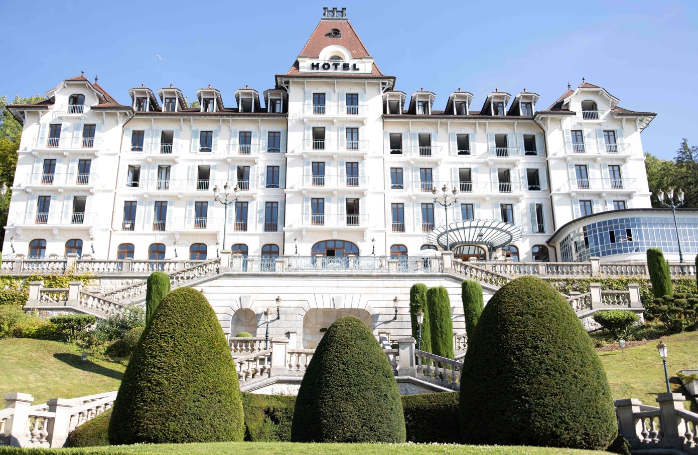 exterieur palace menthon facade