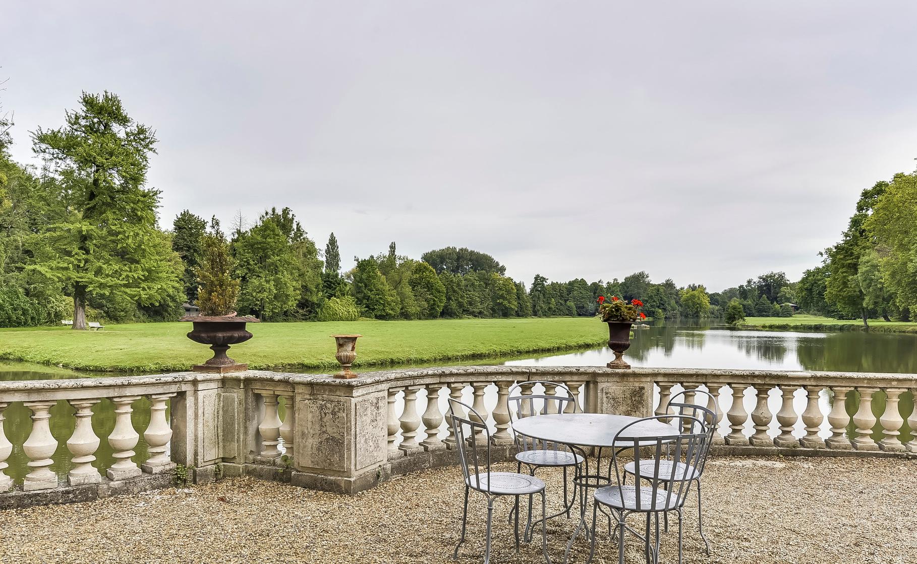 Ermenonville terrasse chateau paris oise