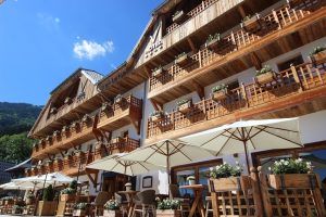 La terrasse du V de Vaujany en été