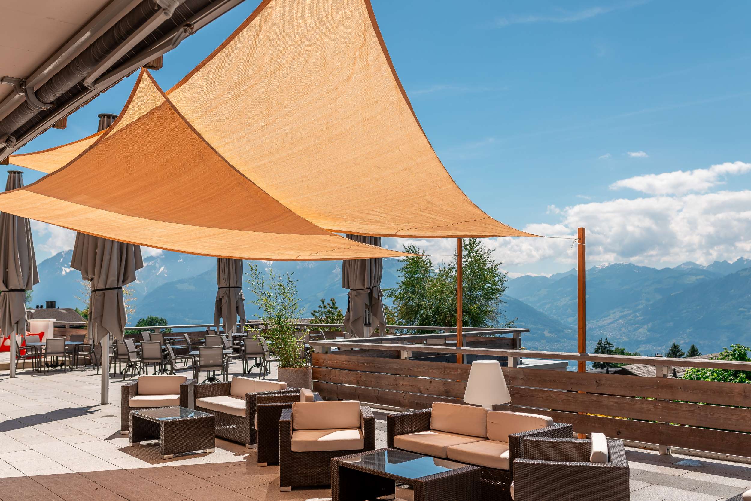 terrasse vue montagne villars suisse station