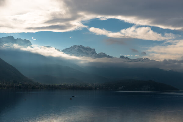 Lac annecy montagne vue