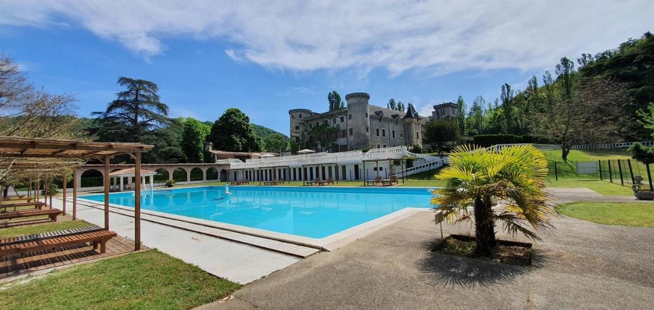 Piscine du Château de Fontager pour un séminaire élégant et raffiné.