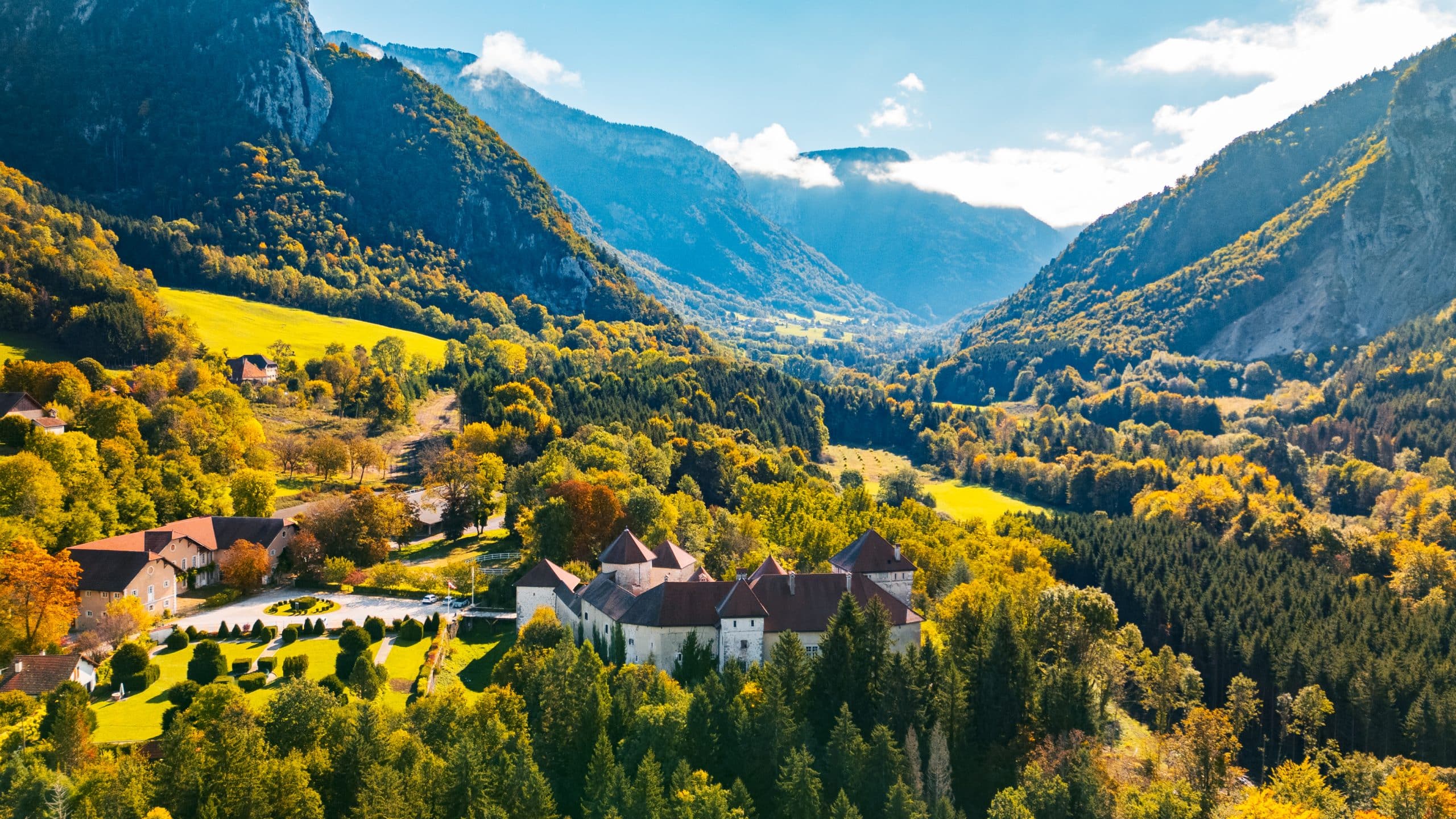 Domaine du Château de Thorens aves ses plaines et ses montagnes s’ouvre aux activités team building !