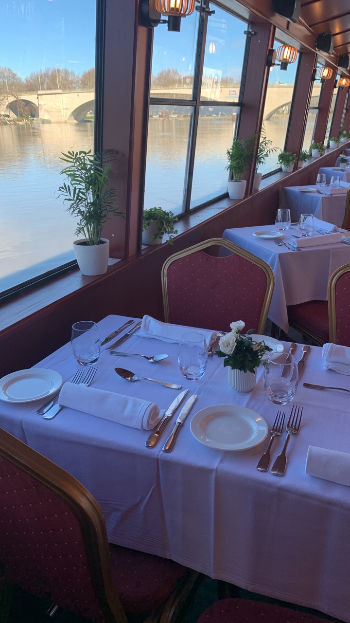 diner coucher soleil bateaux Provence