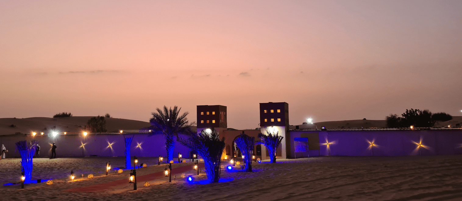 La Maison Events soirée désert Abu Dhabi lumières traditionnelles crépuscule